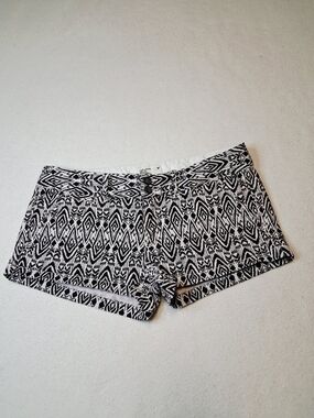 4/20$ American Eagle Outfitters Black and White Patterned Jean Shorts